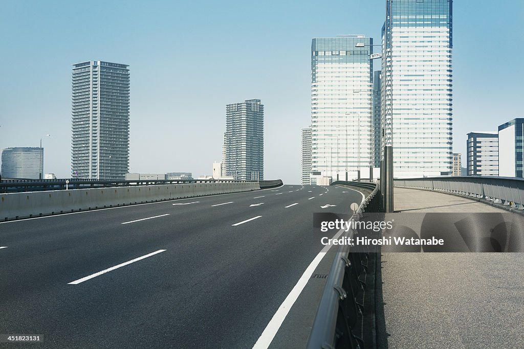 Empty bridge following the skyscrapers