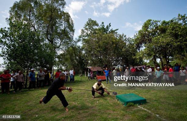 Malaysia Gasing Photos and Premium High Res Pictures - Getty Images