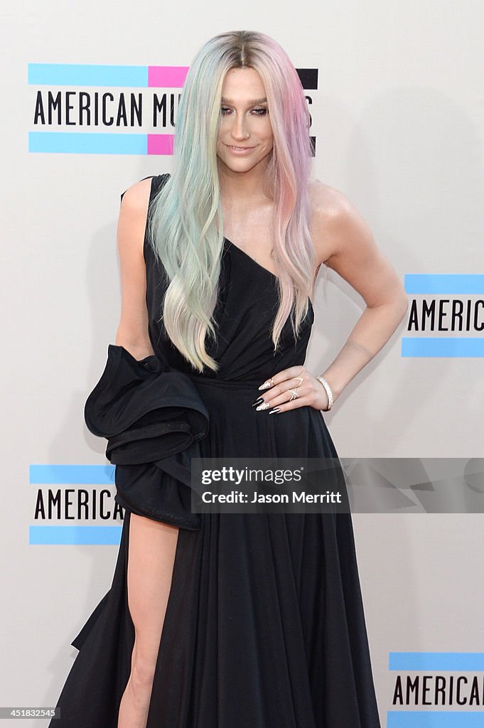 2013 American Music Awards - Arrivals