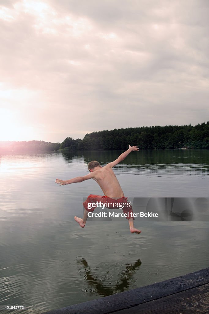 A late jump in the lake