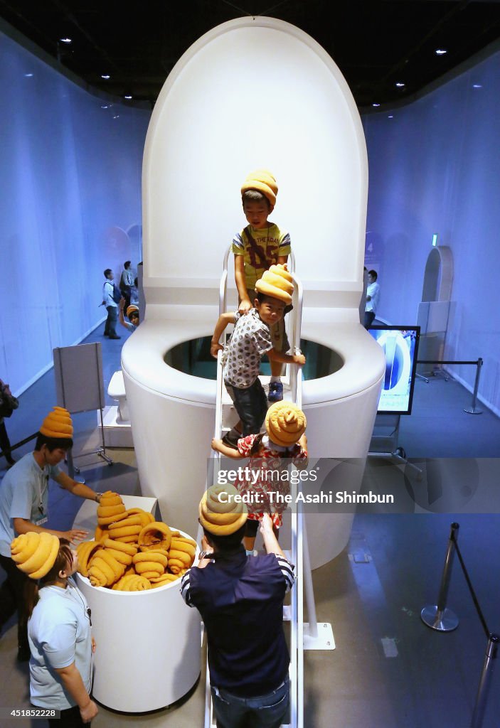 Toilet Themed Exhibition Attracts Visitors
