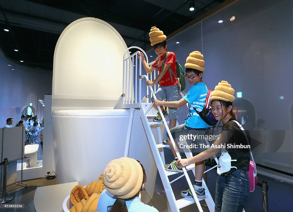 Toilet Themed Exhibition Attracts Visitors