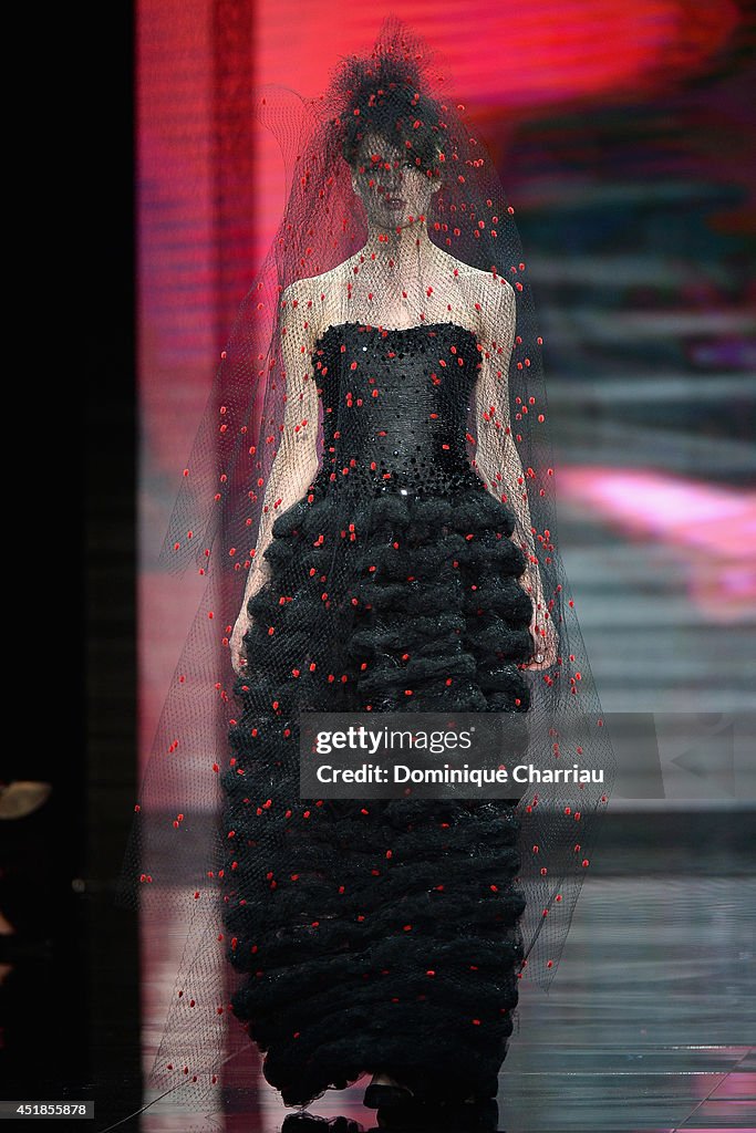 Giorgio Armani Prive : Runway - Paris Fashion Week : Haute Couture Fall/Winter 2014-2015