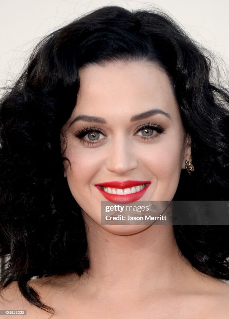 2013 American Music Awards - Arrivals