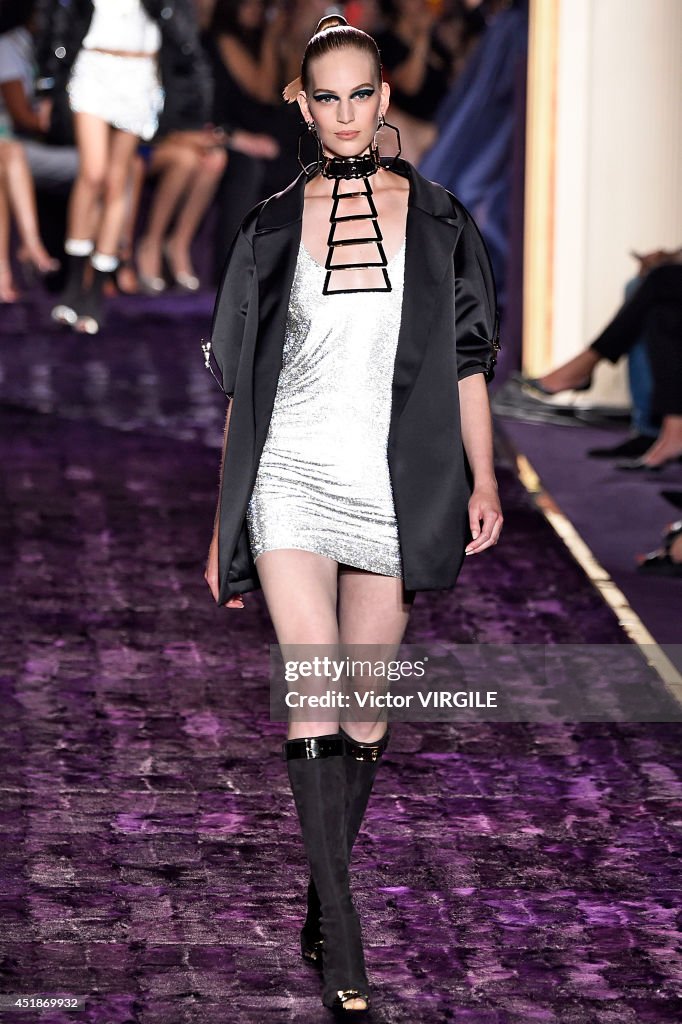 Versace : Runway - Paris Fashion Week : Haute-Couture Fall/Winter 2014-2015