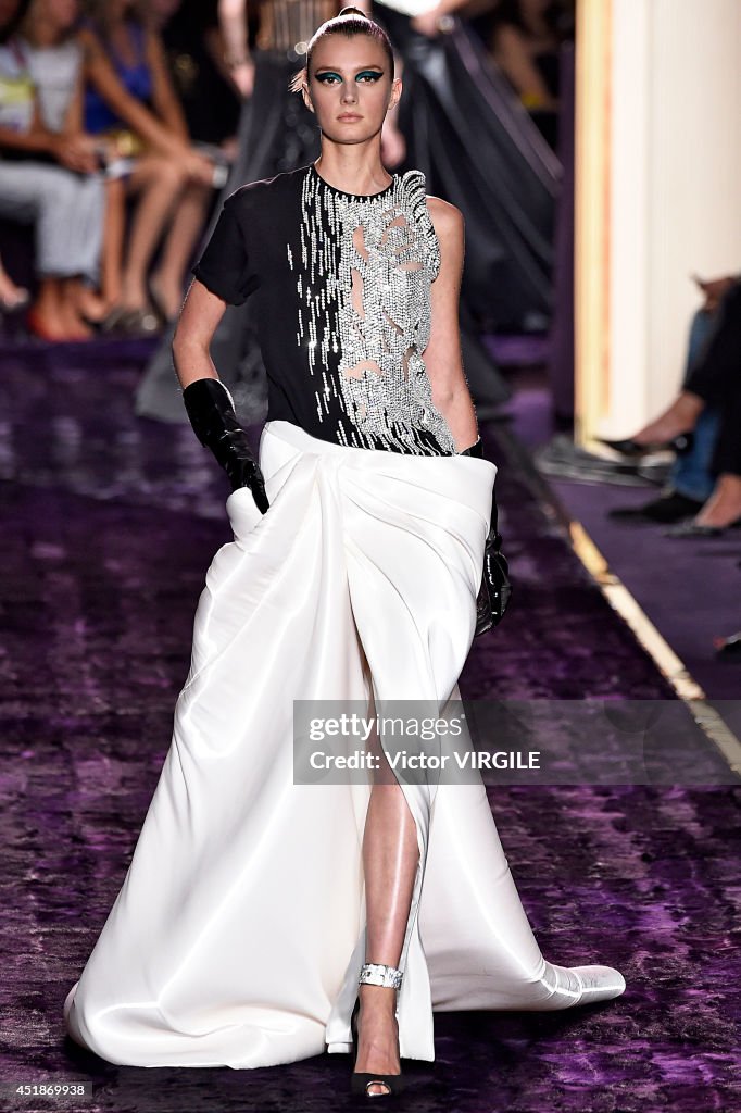 Versace : Runway - Paris Fashion Week : Haute-Couture Fall/Winter 2014-2015