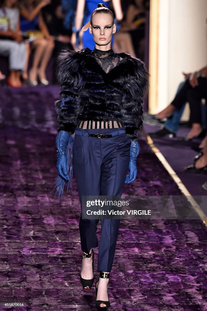 Versace : Runway - Paris Fashion Week : Haute-Couture Fall/Winter 2014-2015