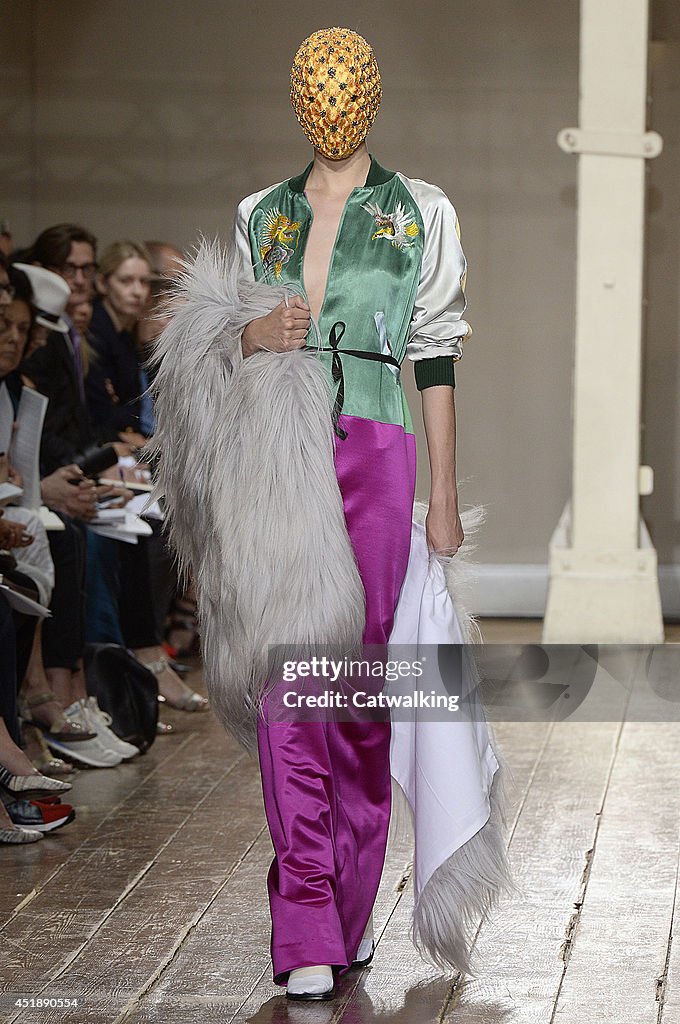 Maison Martin Margiela - Couture Fall 2014 Runway - Paris Haute Couture Fashion Week