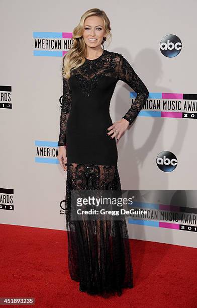 Model/singer Paulina Gretzky arrives at the 2013 American Music Awards at Nokia Theatre L.A. Live on November 24, 2013 in Los Angeles, California.