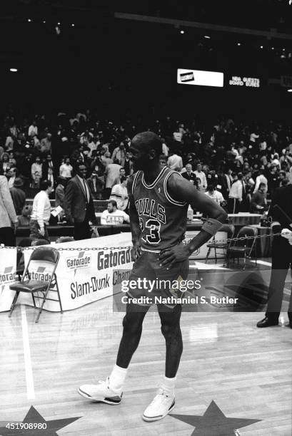 Michael Jordan 1988 Dunk Contest Photos and Premium High Res Pictures - Getty Images