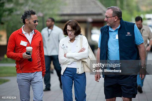 Alexander "Alex" Karp, chief executive officer and co-founder of Palantir Technologies Inc., left, walks with Seth Klarman, founder of the Baupost...