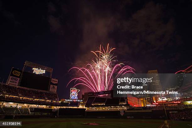 Target Fireworks 344 Target Fireworks Stock Photos, High-Res Pictures, and Images ...