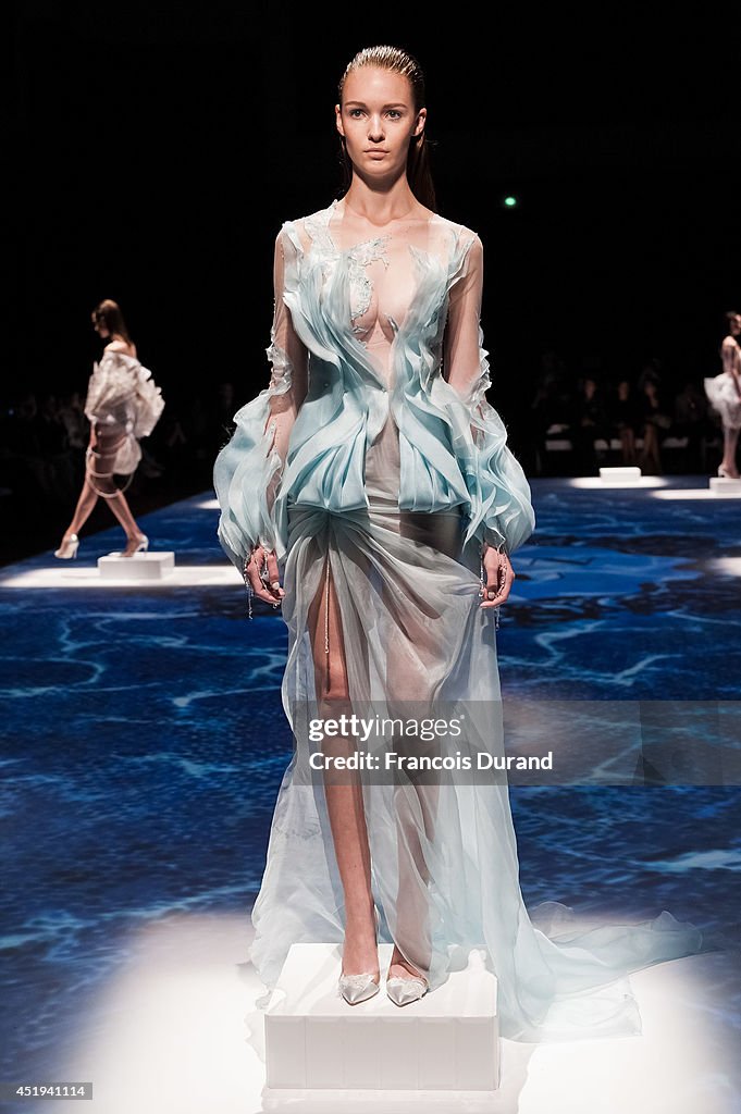 Lan YU : Runway - Paris Fashion Week : Haute Couture Fall/Winter 2014-2015