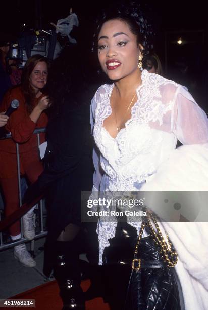 Singer Miki Howard attends the "Malcolm X" Beverly Hills Premiere on November 17, 1992 at the Samuel Goldwyn Theatre in Beverly Hills, California.