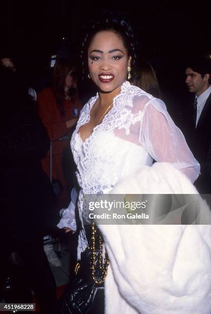 Singer Miki Howard attends the "Malcolm X" Beverly Hills Premiere on November 17, 1992 at the Samuel Goldwyn Theatre in Beverly Hills, California.