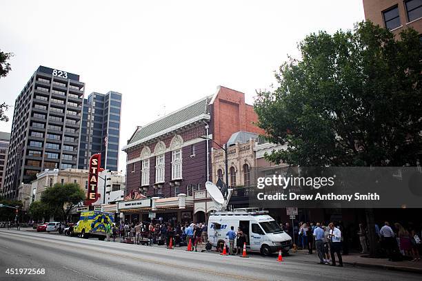 People line up and wait for US President Barack Obama outside the at the Paramount Theatre on Congress Ave. On July 10, 2014 in Austin, Texas. Obama...