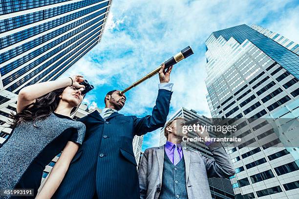 las oportunidades de negocios - persecución conceptos fotografías e imágenes de stock