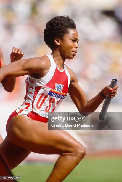 Evelyn Ashford runs the Women's 4x100 meter relay race of the 1988 Summer Olympic Games on October 1, 1988 in Jamsil Olympic Stadium in Seoul, South...