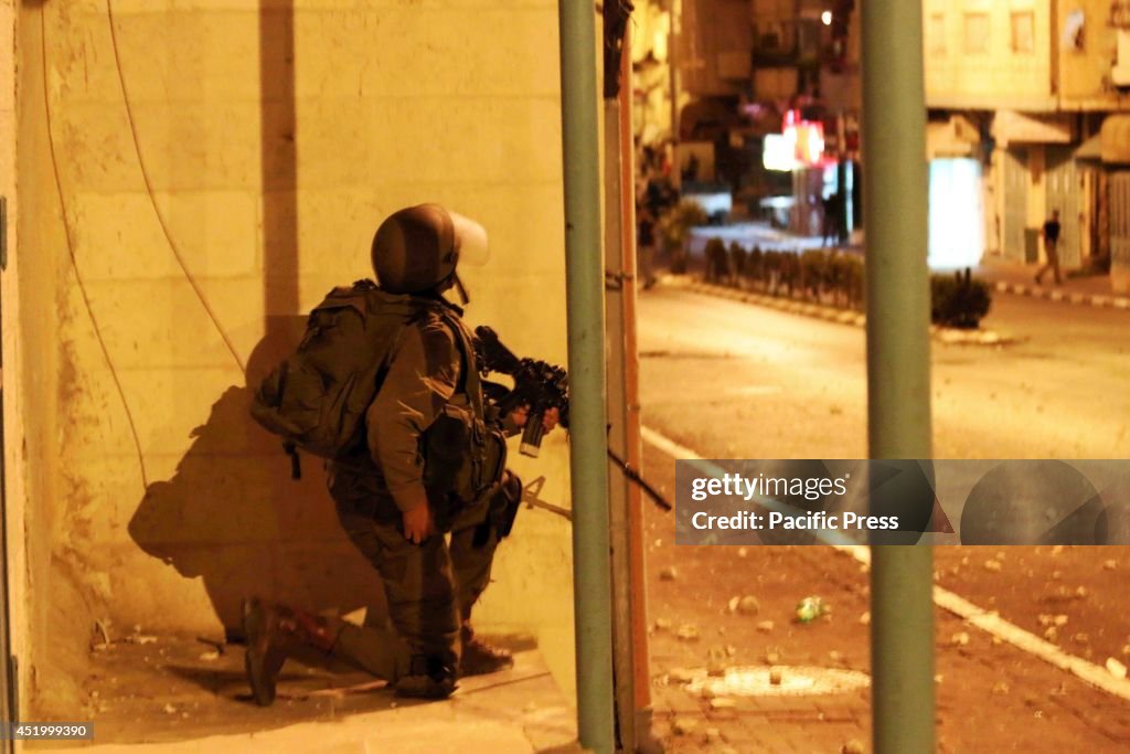 An Israeli soldier position himself with an M-16 rifle in...