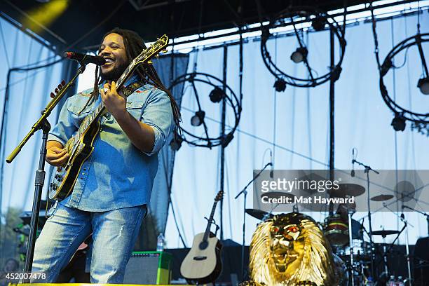 Reggae singer Stephen Marley performs on stage during the Summer Sessions tour on July 10, 2014 in Redmond, Washington.