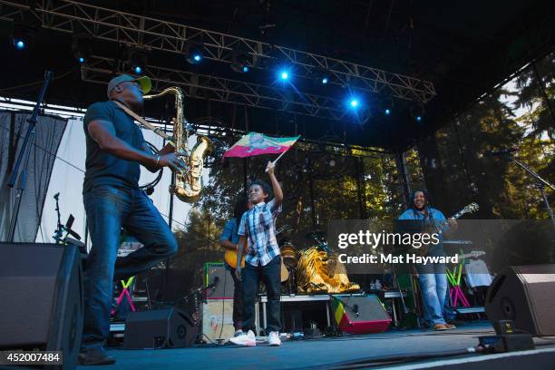 Reggae singer Stephen Marley performs on stage during the Summer Sessions tour on July 10, 2014 in Redmond, Washington.