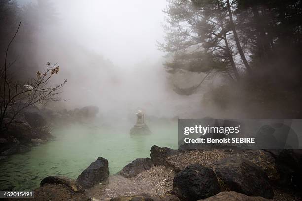 steamy kusatsu in gunma - gunma prefecture imagens e fotografias de stock