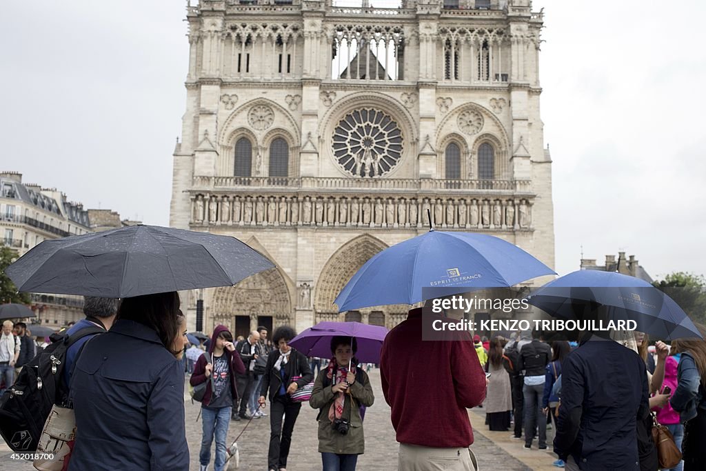 FRANCE-TOURISM-PARIS-WEATHER