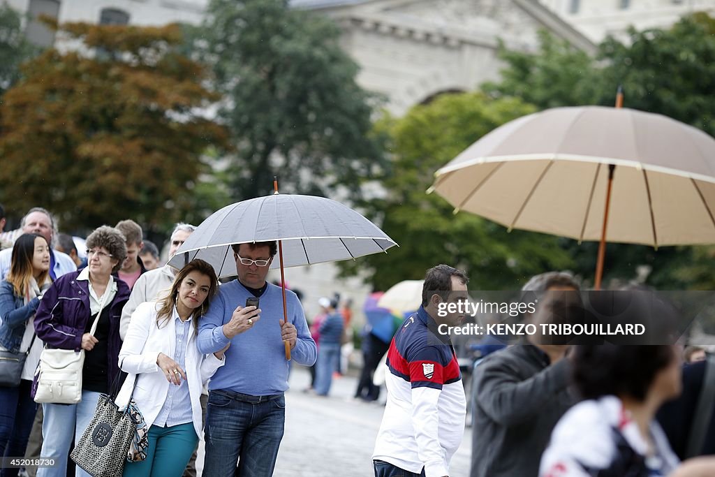 FRANCE-TOURISM-PARIS-WEATHER