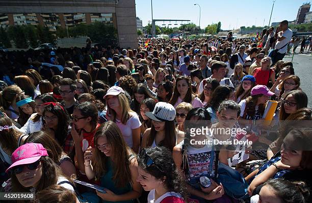 Fans wait in high temperatures outside the Vicente Calderon stadium for the first of two Madrid shows by the British and Irish band One Direction on...
