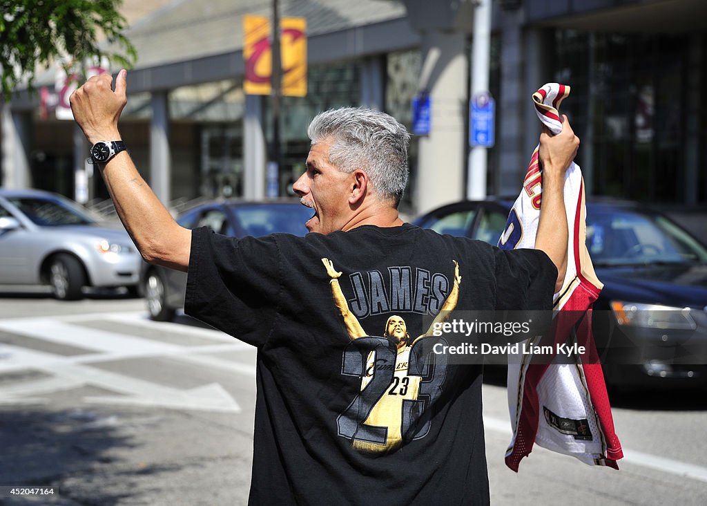 Cleveland Celebrates Word of Lebron James Coming Home