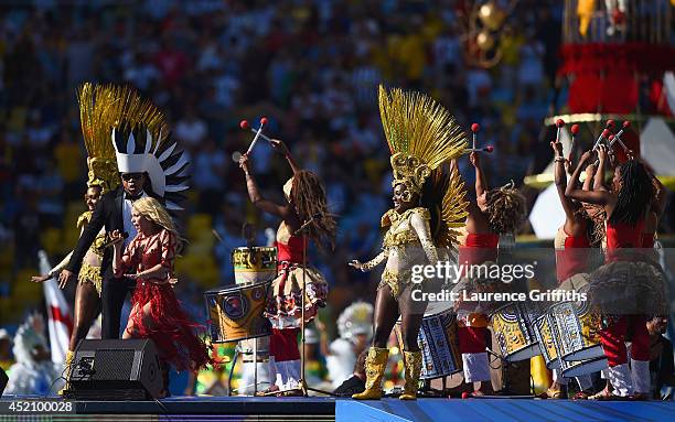 Musician Carlinhos Brown and singer Shakira perform during the closing ceremony prior to the 2014 FIFA World Cup Brazil Final match between Germany...