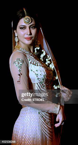 Indian Bollywood actress Ankita Shorey models a creation during Indian International Jewellery Week 2014 in Mumbai on July 14, 2014. AFP PHOTO/STR