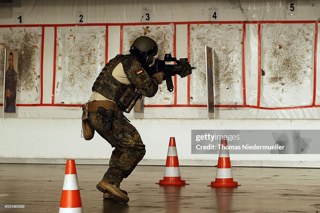 Von Der Leyen Reviews KSK Troops