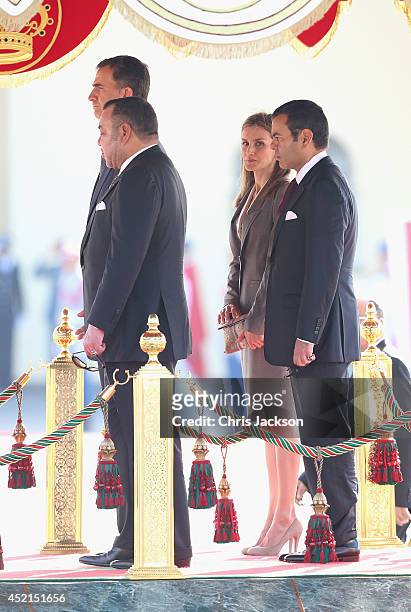 King Felipe VI of Spain, King Mohammed VI of Morocco , Queen Letizia of Spain and Prince Moulay Rachid El Alaoui of Morroco listen to National...