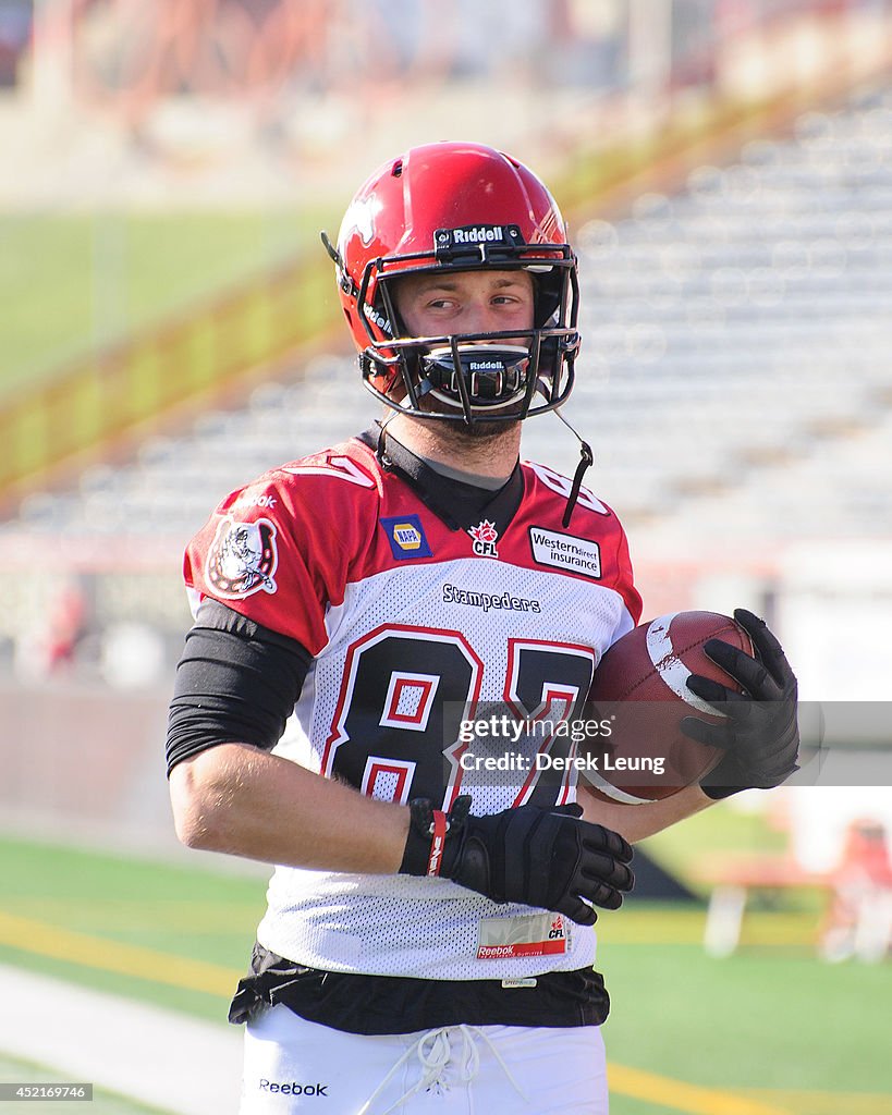 Winnipeg Blue Bombers v Calgary Stampeders