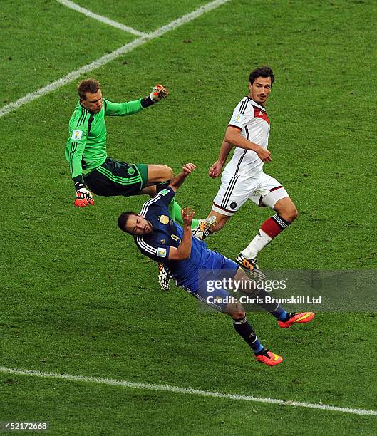 Manuel Neuer of Germany clashes with Gonzalo Higuain of Argentina during the 2014 World Cup Final match between Germany and Argentina at Maracana...