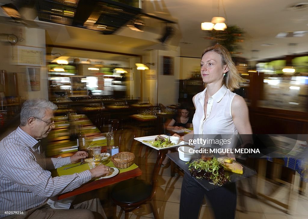 FRANCE-GASTRONOMY-RESTAURANT-CONSUMER-DISTRIBUTION