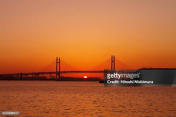 sunrise from the middle of the bridge - yokohama bay bridge stock pictures, royalty-free photos & images
