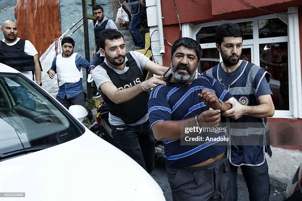 Drugs operation in Istanbul slums