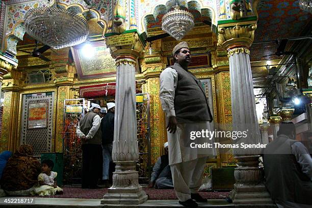 Big man at the Hazrat Nizamuddin shrine in Delhi