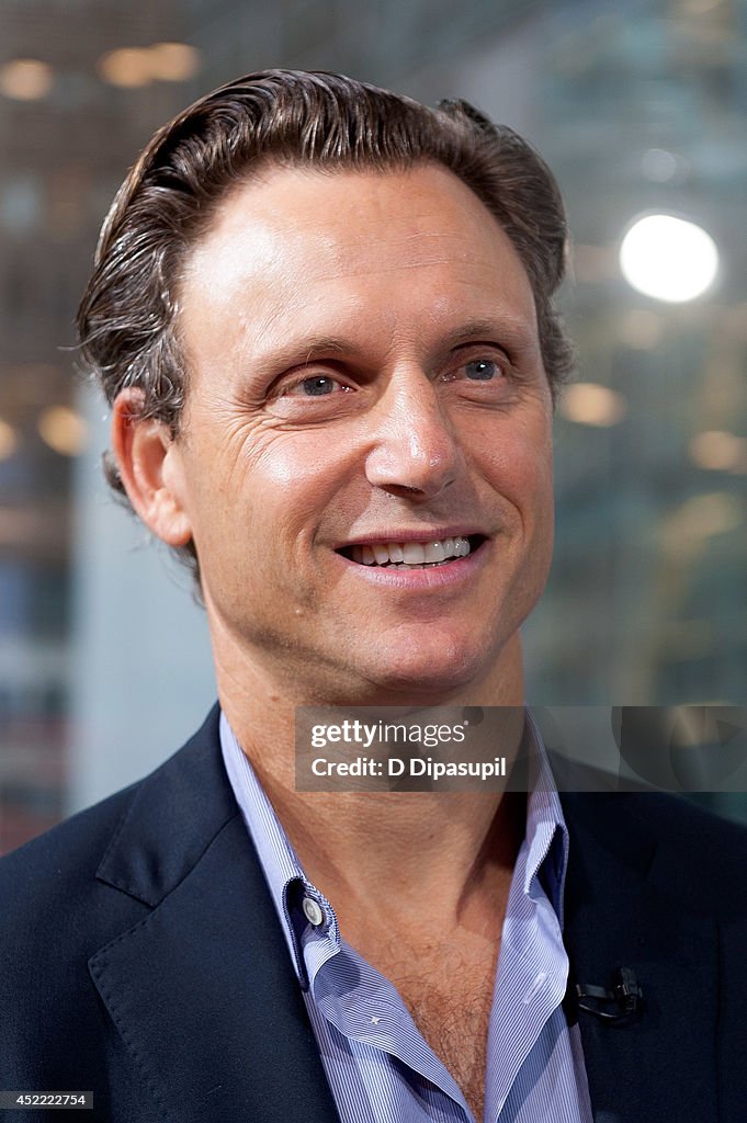 Tony Goldwyn Visits "Extra"