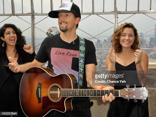 Jason Mraz and "Raining Jane" perform at The Empire State Building on July 16, 2014 in New York City.