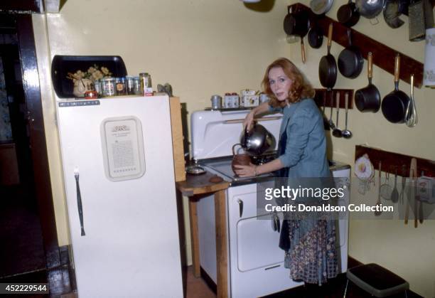 Actress Katherine Helmond poses for a portrait session at home in circa 1985 in Los Angeles, California.