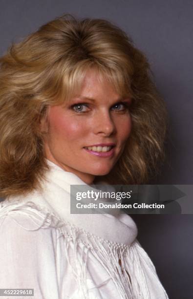 Actress Cathy Lee Crosby poses for a portrait session in circa 1982 in Los Angeles, California.