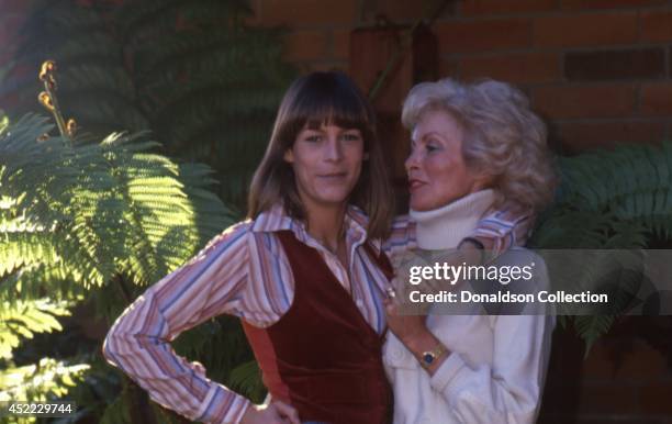 Actress Jamie Lee Curtis and her mother actress Janet Leigh pose for a portrait session in 1979 in Los Angeles, California.