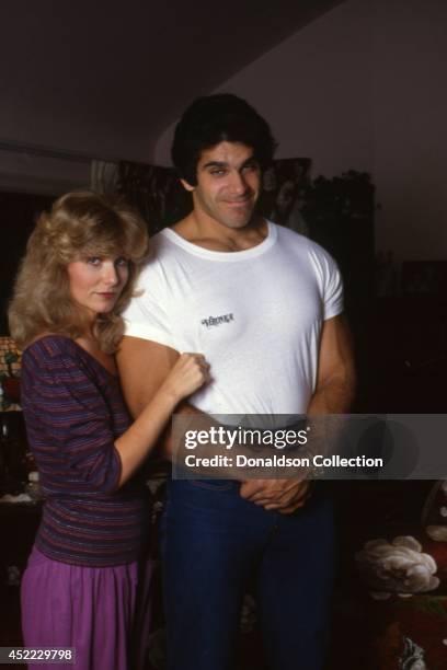 Actor and bodybuilder Lou Ferrigno poses for a portrait session with his wife Carla Green in circa 1980 in Los Angeles, California.