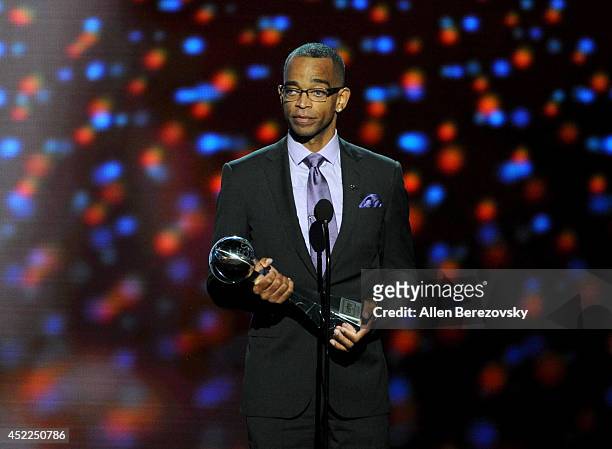 Personality Stuart Scott accepts the 2014 Jimmy V Perseverance Award onstage at the 2014 ESPY Awards at Nokia Theatre L.A. Live on July 16, 2014 in...