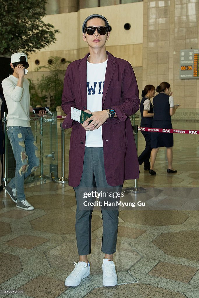 Celebrity Sighting At Gimpo Airport