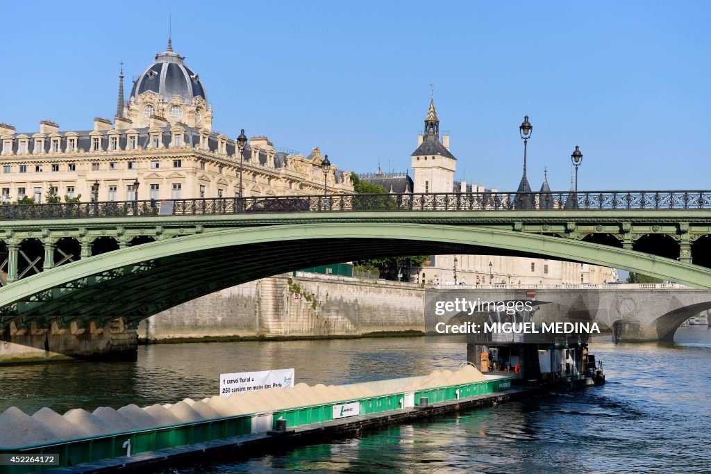 FRANCE-LEISURE-PARIS-PLAGES