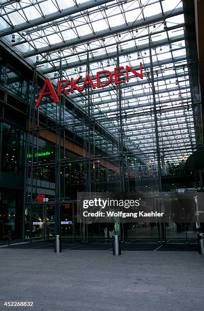 Germany, Berlin, Potzdamer Platz, Shopping Arcades.